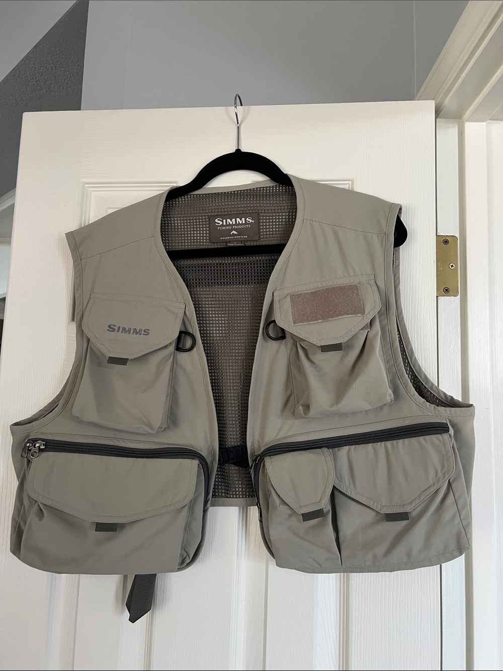 Like New SIMMS Lightweight Mesh-Lined Fishing Vest, L